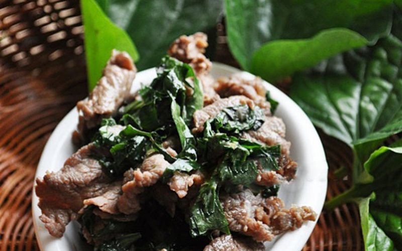 Món ăn bò xào lá lốt tốt cho thoái hóa đốt sống cổ